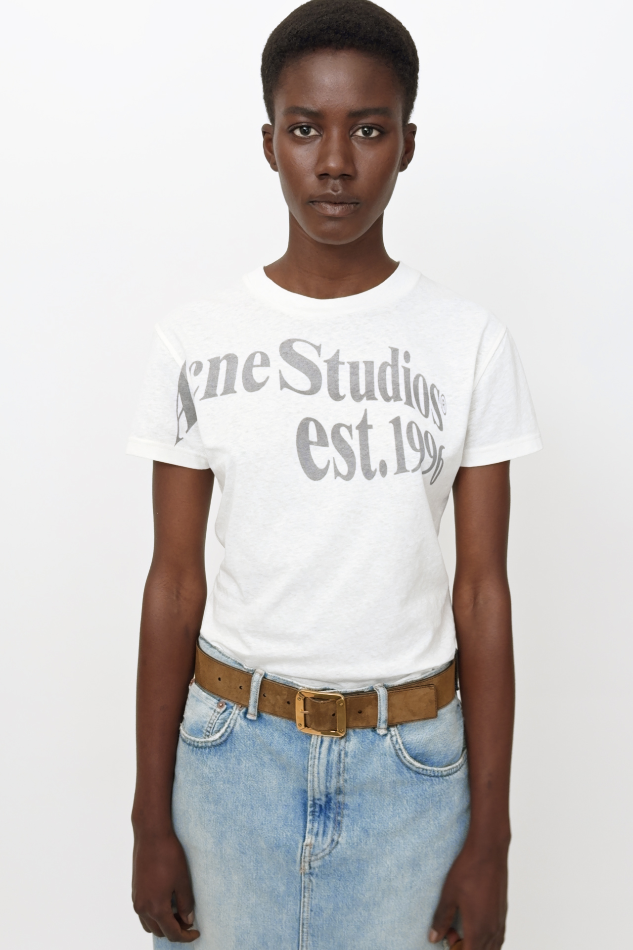 acne studios トップス　Tシャツ Acne Studios - ロゴTシャツ - フィットデザイン - オフホワイト